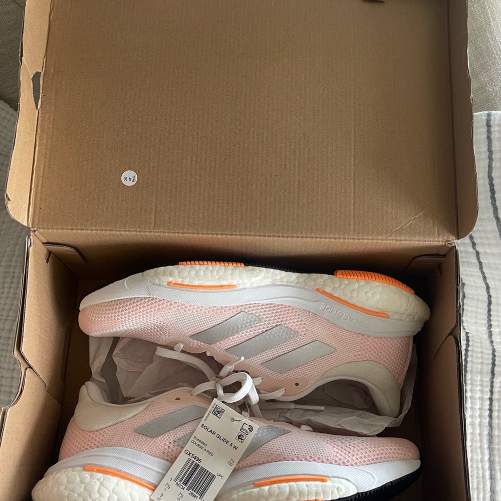 NIB. Adidas Women's Solar Glide 5 White/Silver/ Lite Pink Size 9 - Picture 13 of 14